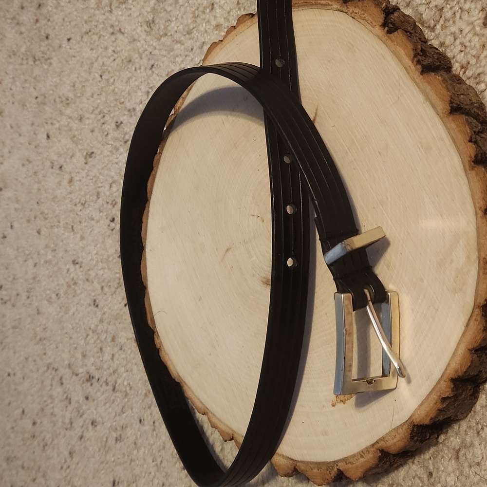 The Ritz Collection Black Thin Genuine Full Grain Leather Belt